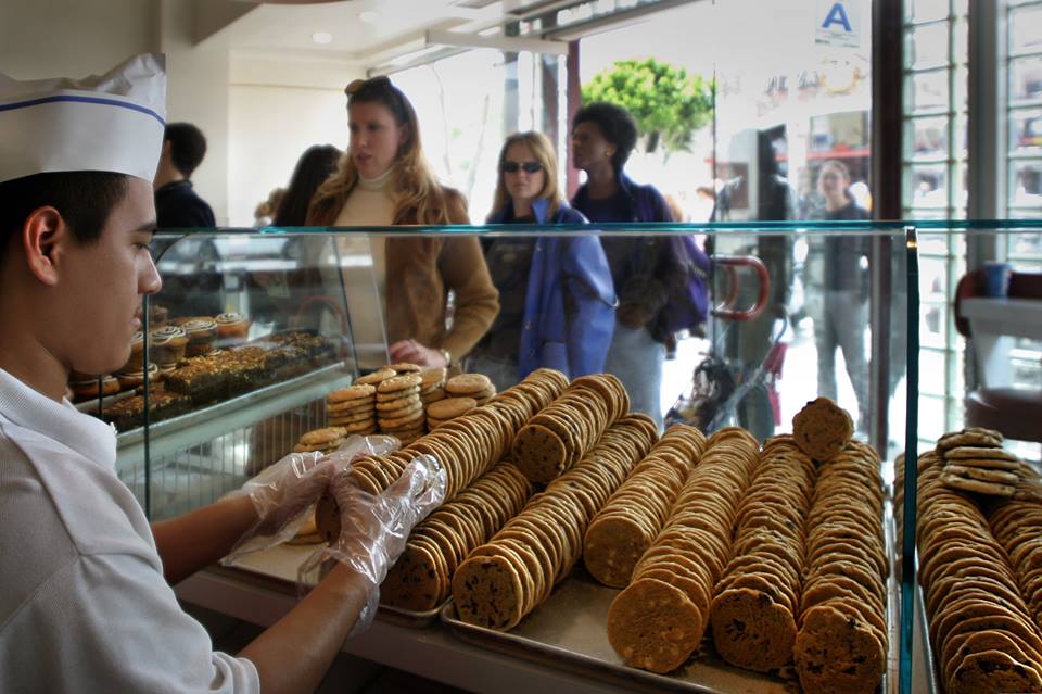 15823687_1338978339455706_5568795113935126334_n Diddy Riese Cookies - The Crumble Cream Cookie Co.