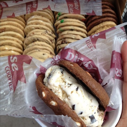 diddy-riese-catering-desert-and-fresh-baked-cookies CATERING